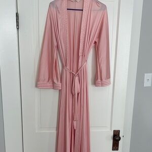 Vintage Vanity Fair Satin Robe size M‎